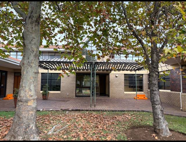 2,565M² OFFICE FOR SALE IN RANDJESPARK